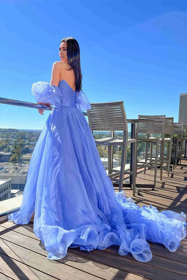Hermoso vestido de fiesta largo de tul con mangas abullonadas azules y corte A